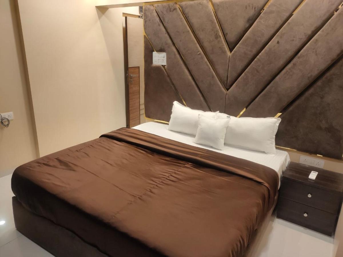 Osi Apartments Bandra West Мумбаи Экстерьер фото