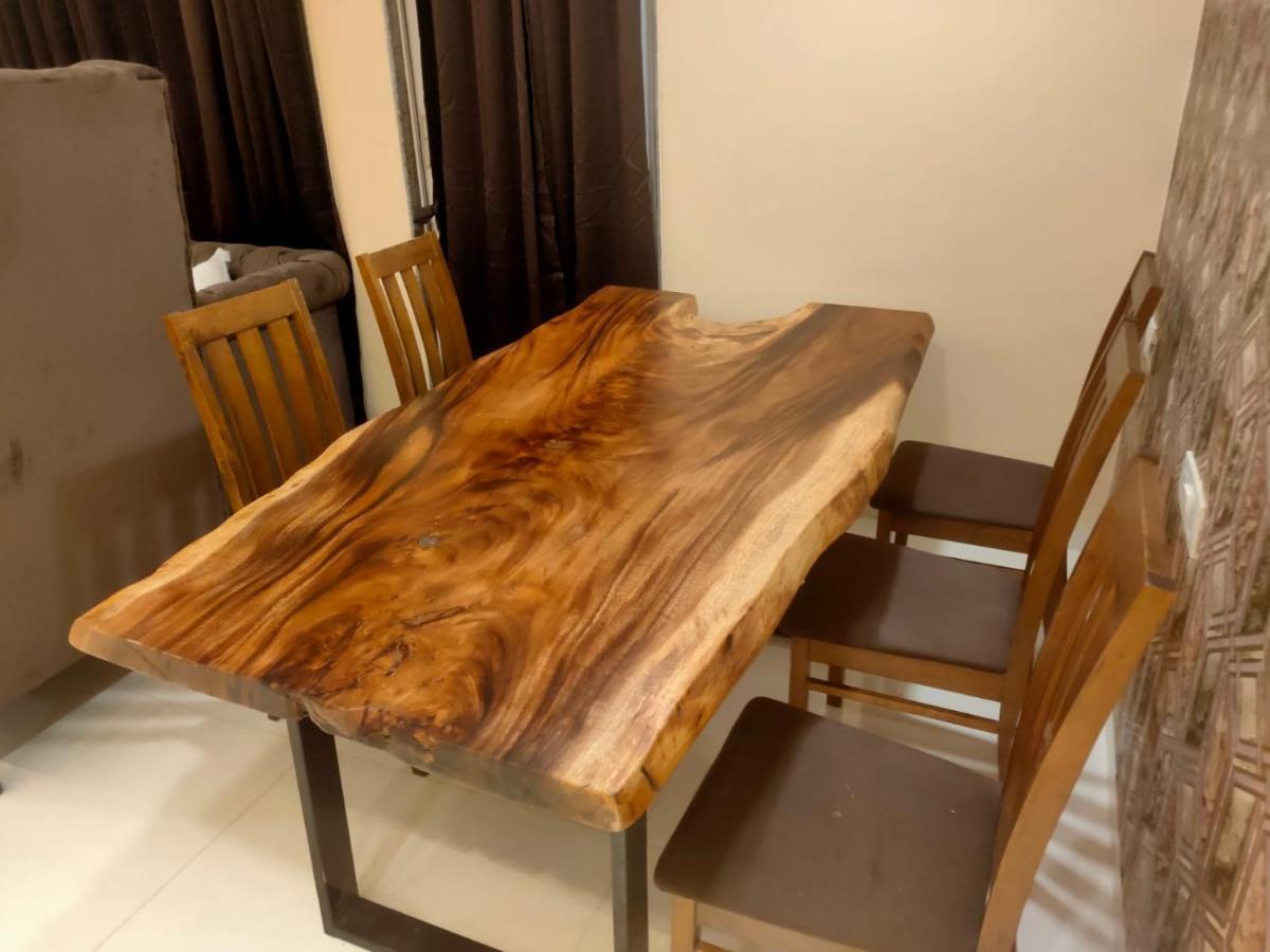 Osi Apartments Bandra West Мумбаи Экстерьер фото
