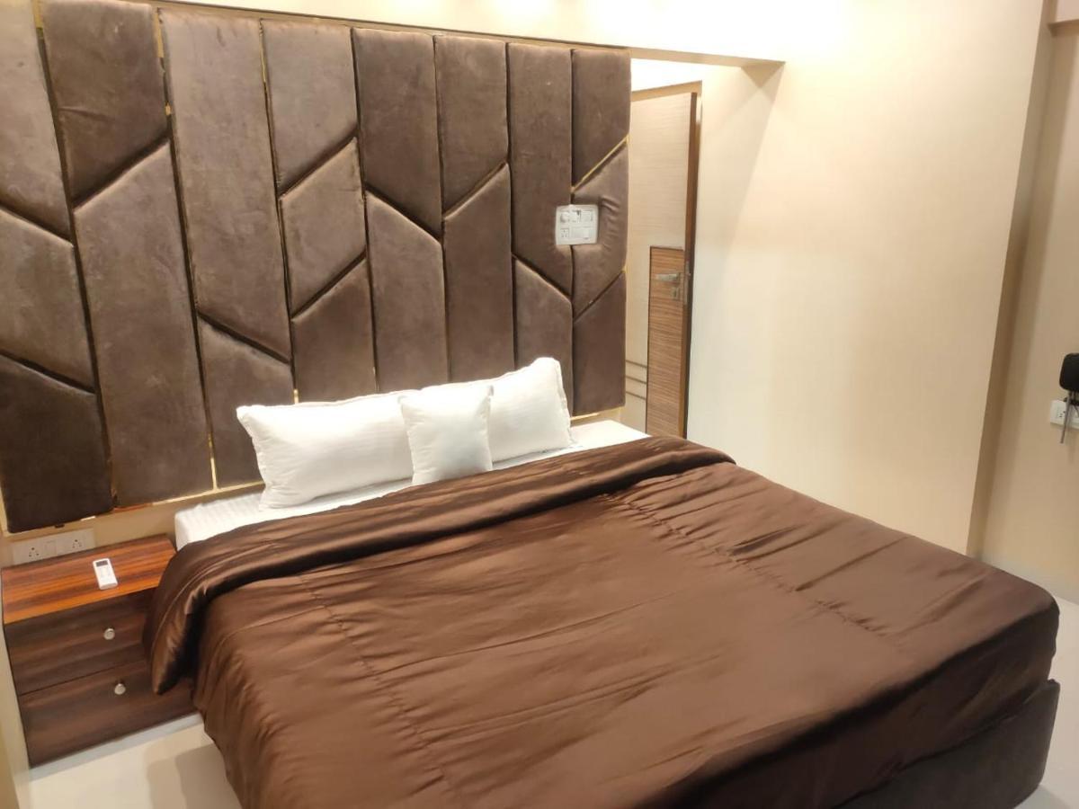 Osi Apartments Bandra West Мумбаи Экстерьер фото